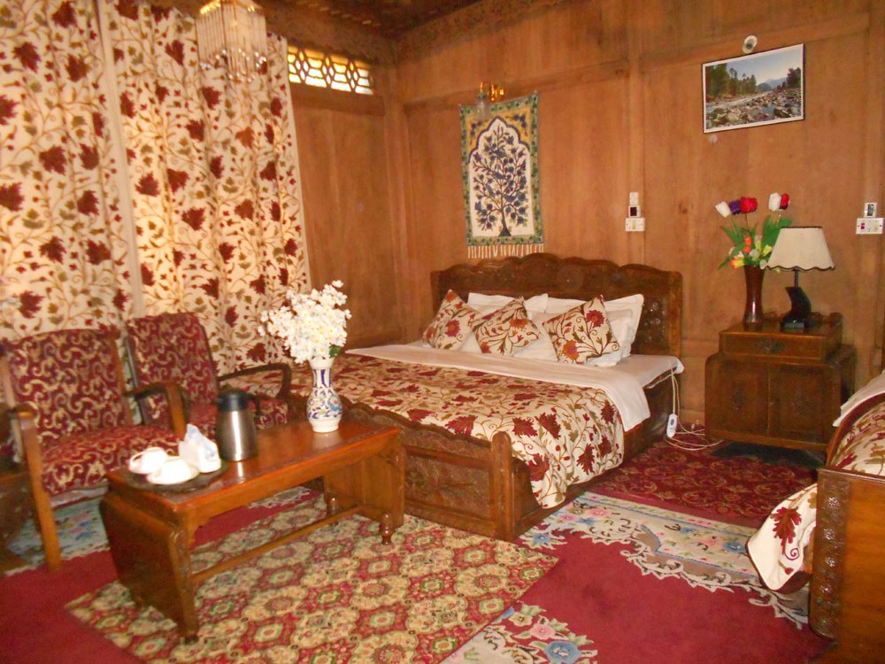 Young Morning Star House Boat